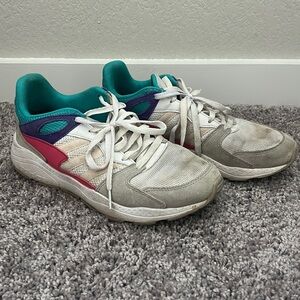 Retro adidas tennis